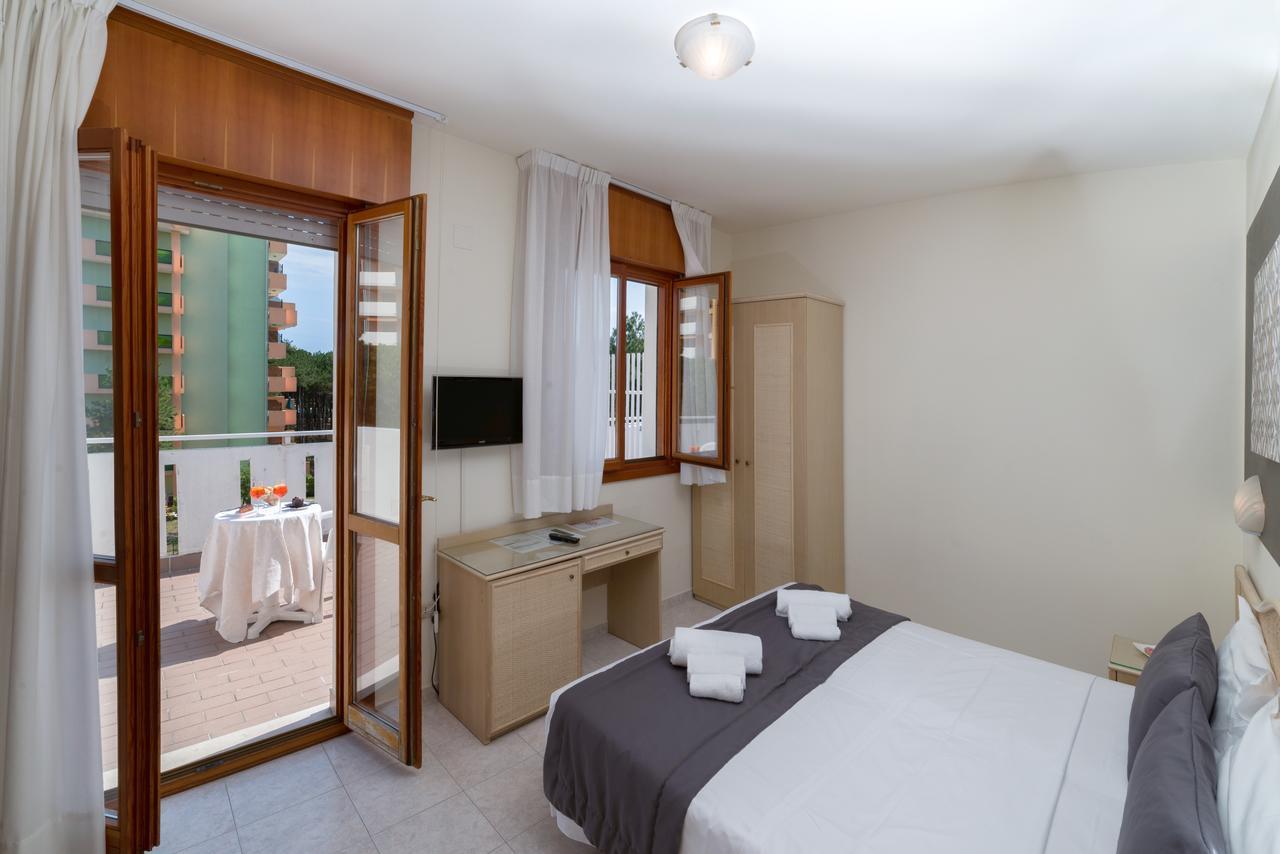 Hotel Airone (Adults Only) Bibione Bagian luar foto