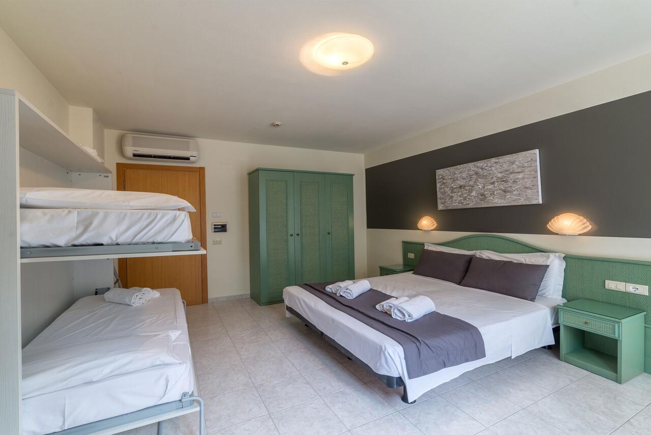 Hotel Airone (Adults Only) Bibione Bagian luar foto
