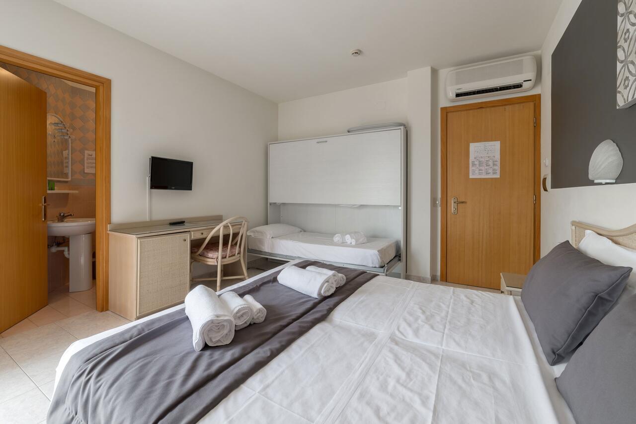 Hotel Airone (Adults Only) Bibione Bagian luar foto