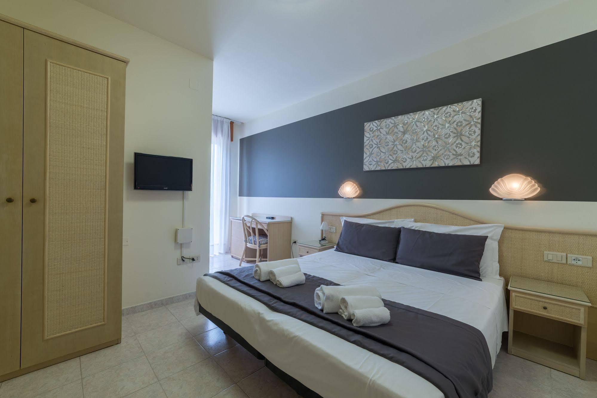 Hotel Airone (Adults Only) Bibione Bagian luar foto