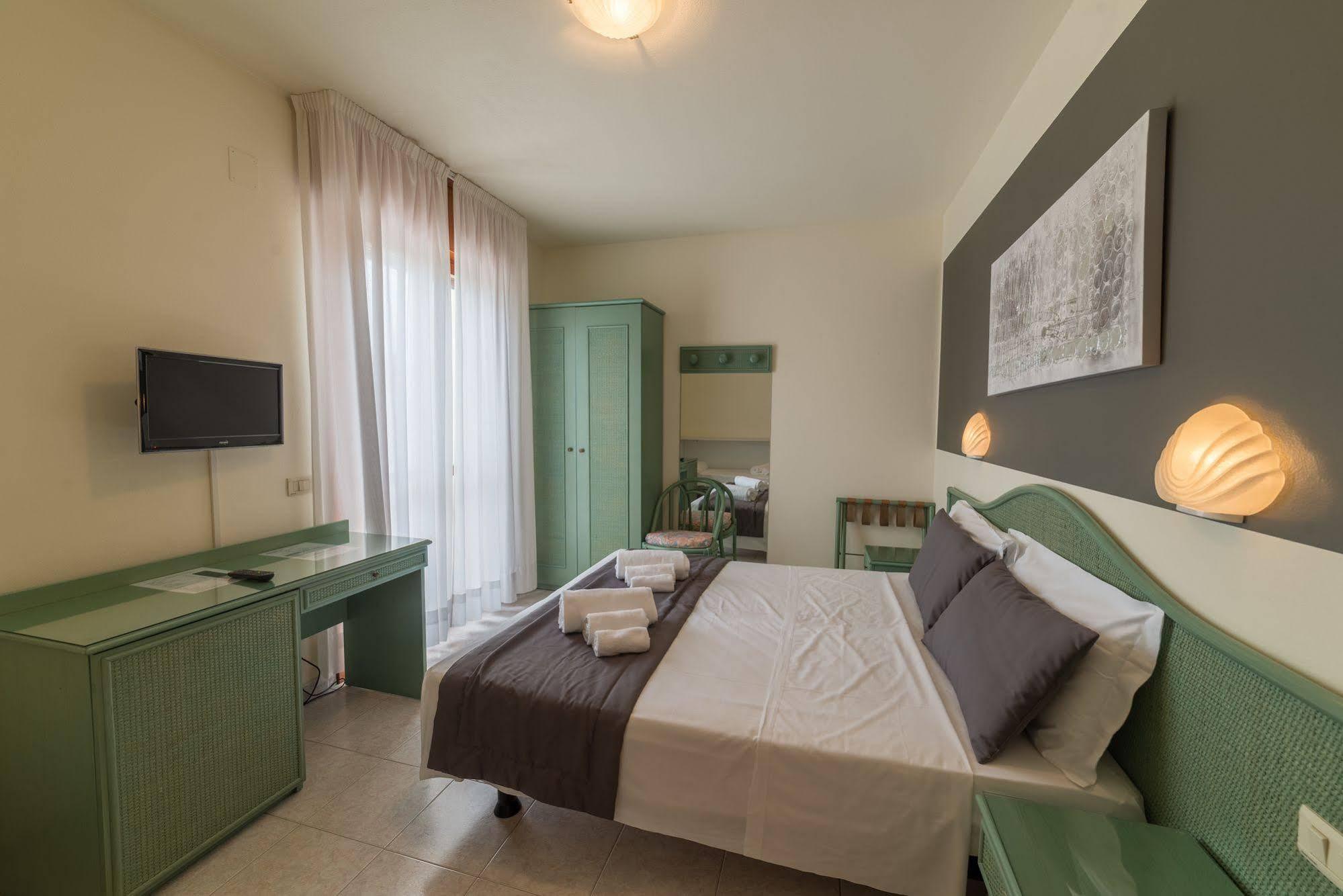 Hotel Airone (Adults Only) Bibione Bagian luar foto