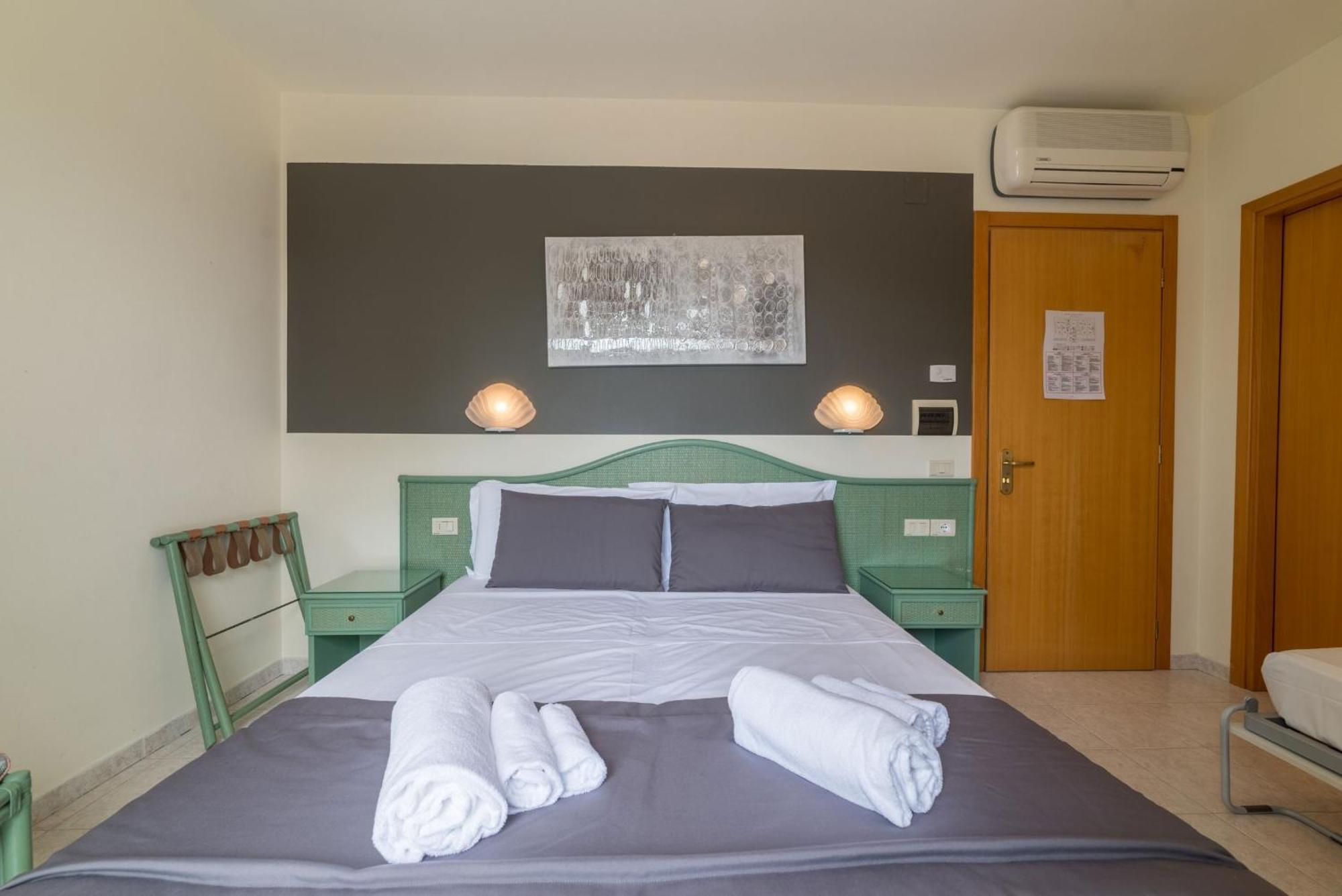 Hotel Airone (Adults Only) Bibione Bagian luar foto